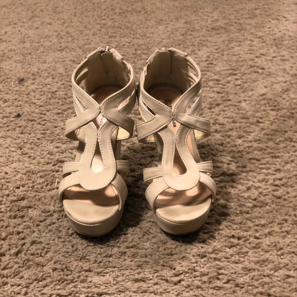 Nude wedges